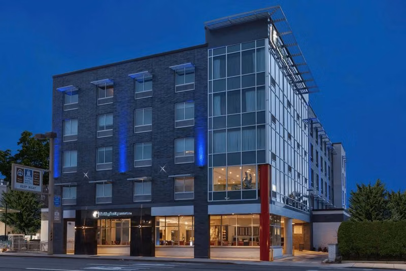 Holiday Inn Express & Suites Jersey City - Holland Tunnel by IHG