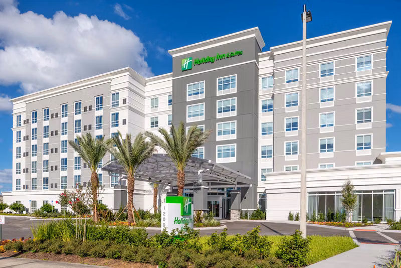 Holiday Inn & Suites Orlando - International Dr S by IHG