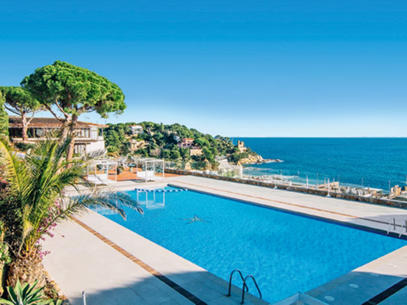 Hotel Roger de Flor by Seleqtta