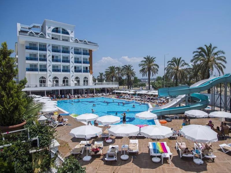 Hotel Palm World Side