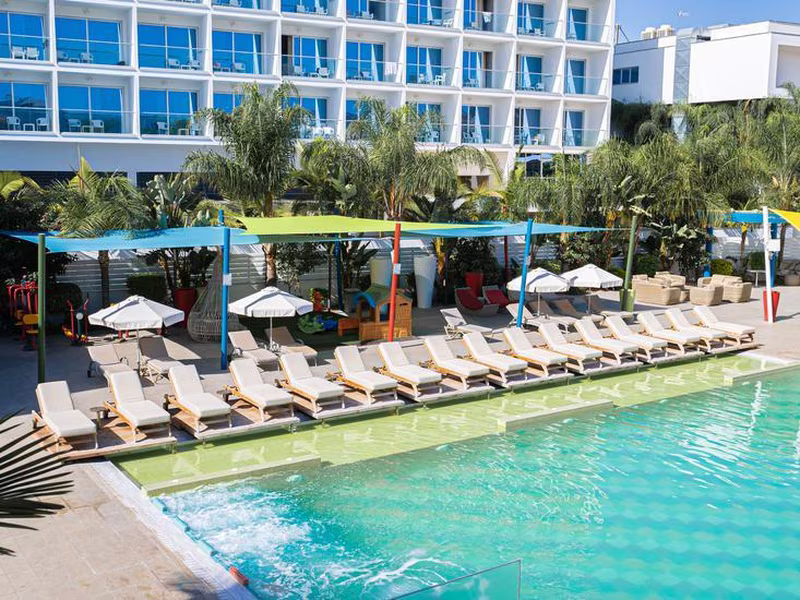 Nicholas Color Hotel
