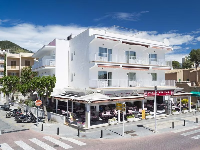 Neptuno Paguera Hostal