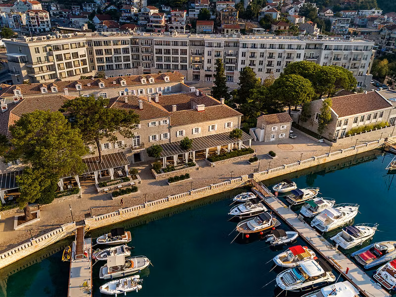 Lazure Hotel & Marina