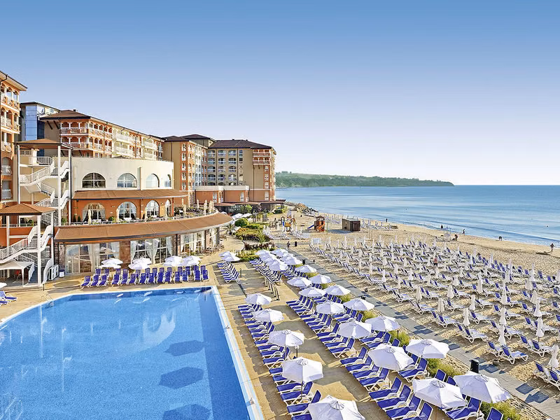 Sol Luna Bay & Mare Resort