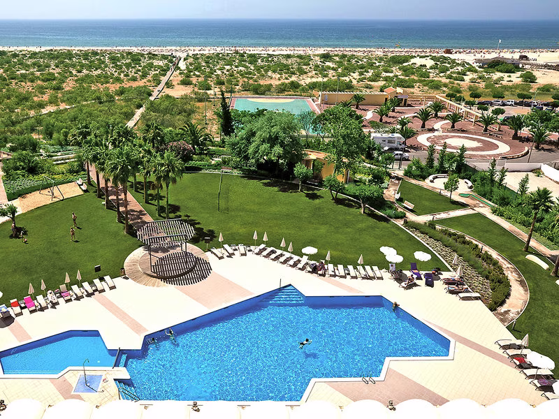 Ozadi Altura Beach Resort