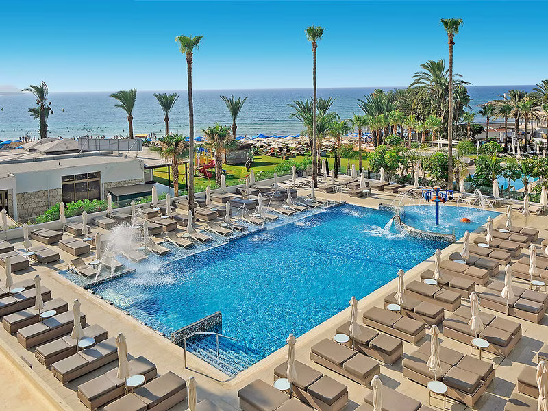 Hotel Nelia Beach