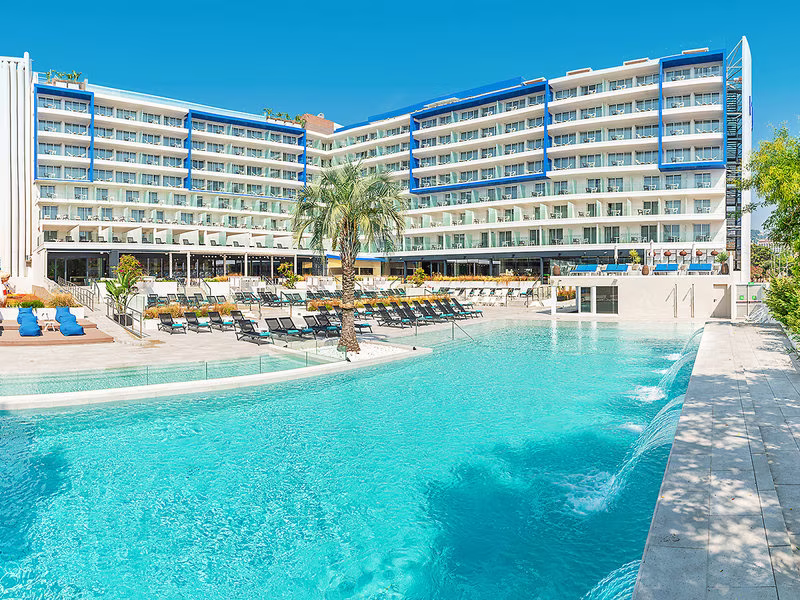 L'Azure Hotel