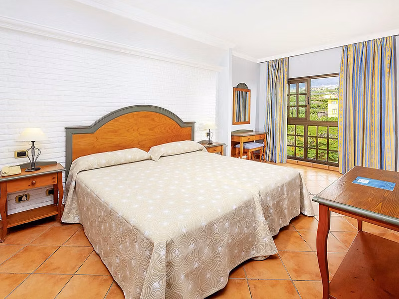 C06DC0C2A2EE08274678058F65D6205F