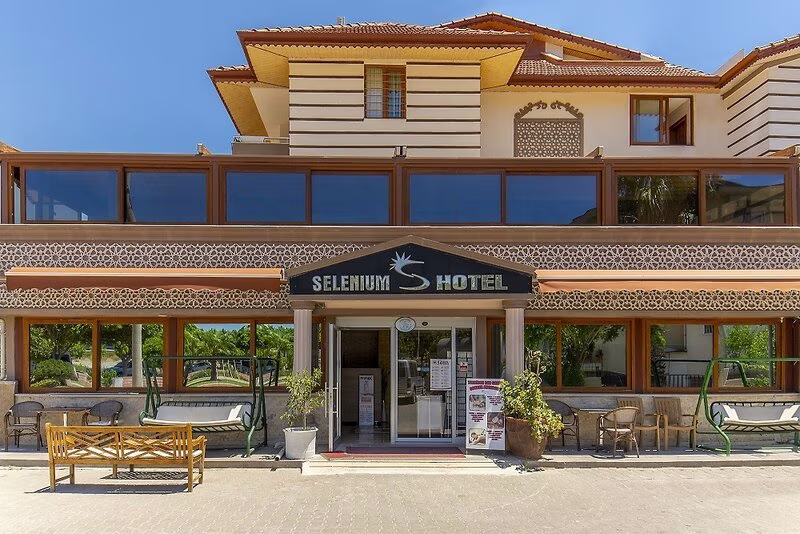 Selenium Hotel