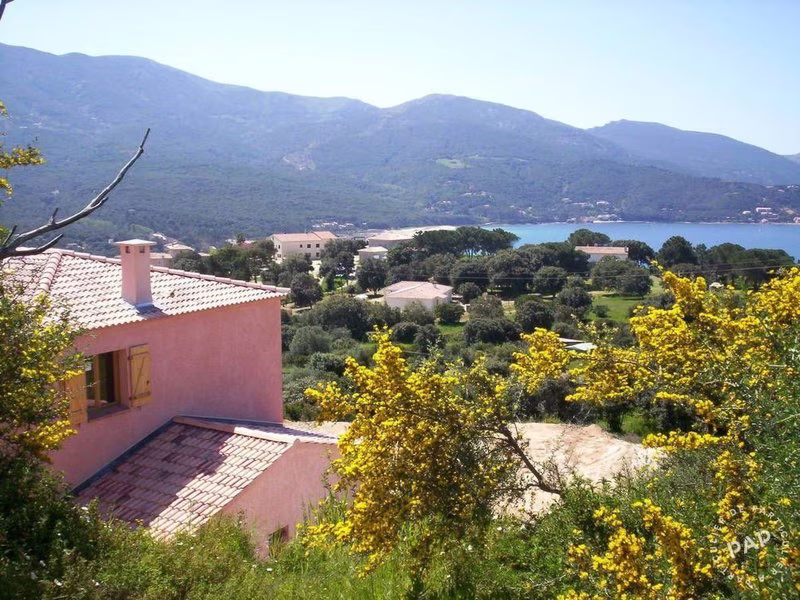 Haus in der Nähe von Meer und Bergen, atemberaubende Aussicht. / 1 pax