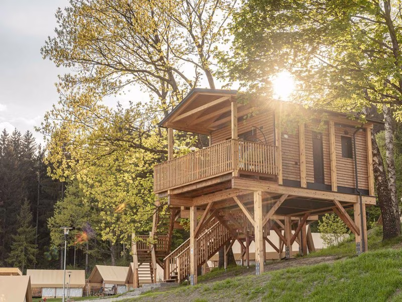 Premium Baumhaus mit 1 Schlafzimmer / 3 pax