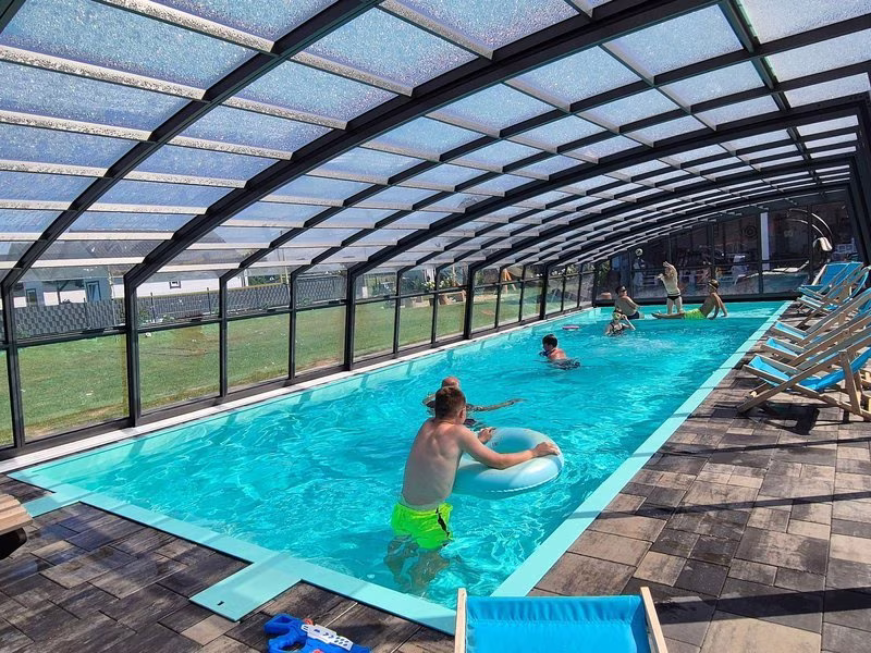 with communal pool / 6 pax