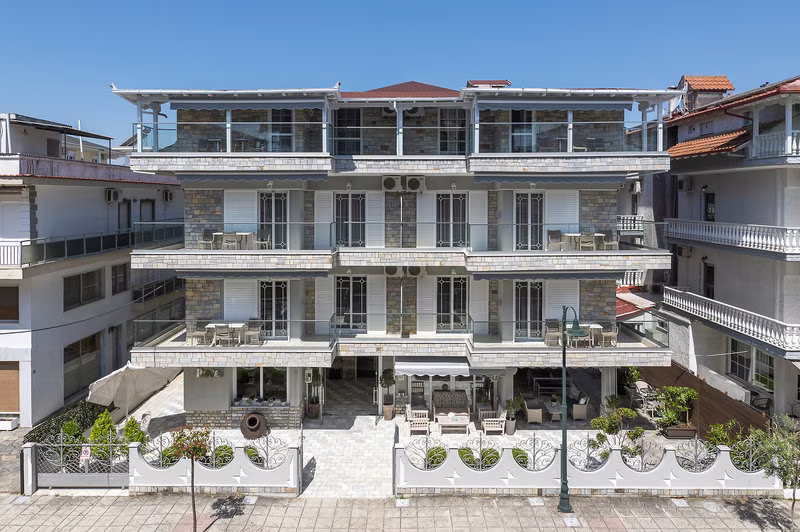 Ouzas Luxury Hotel
