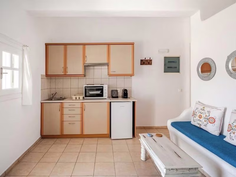 Yakinthos Residence