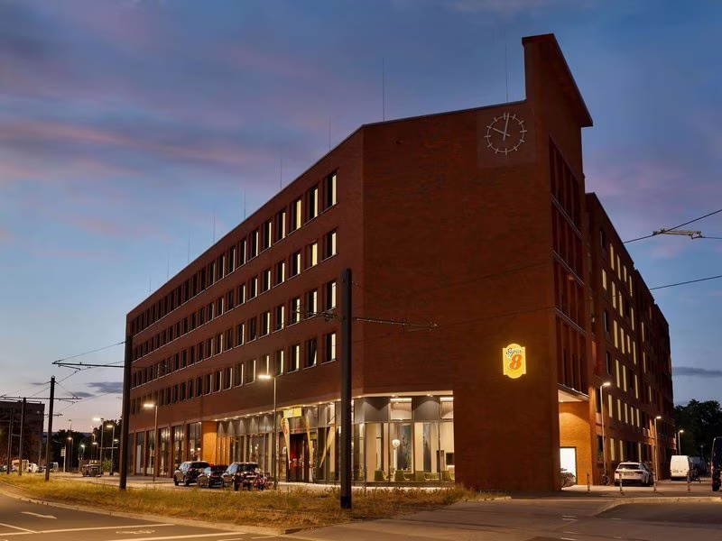 Super 8  Zollhafen