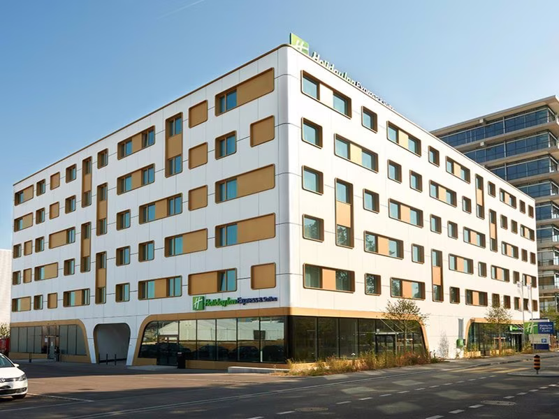 H.I. Express & Suites