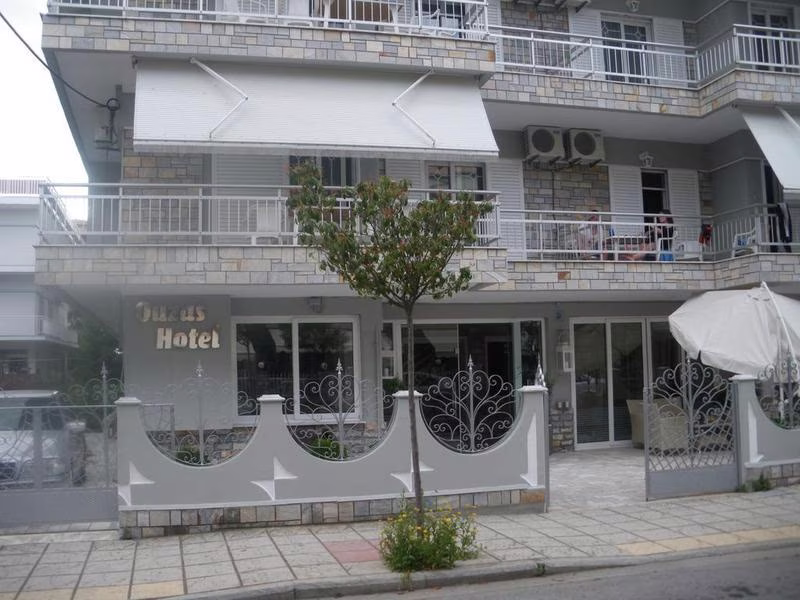 Ouzas Luxury Hotel