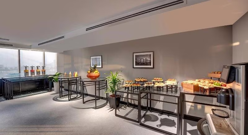 Novotel Sharjah E. c.