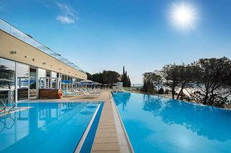 Girandella, Maro Suites