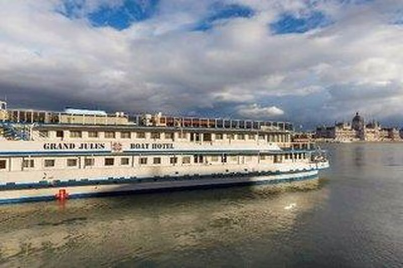 Grand Jules - Boat Hotel